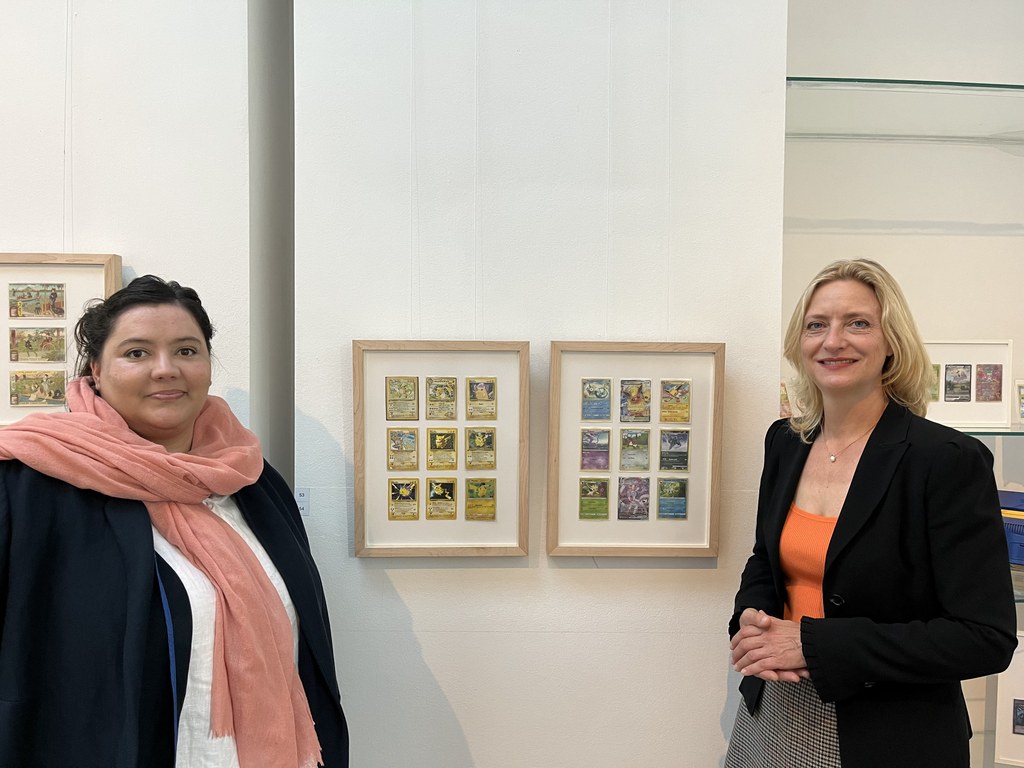 Kuratorin Anita Hachmann (l.) und Museumsdirektorin Dr. Uta Husmeier-Schirlitz (r.)