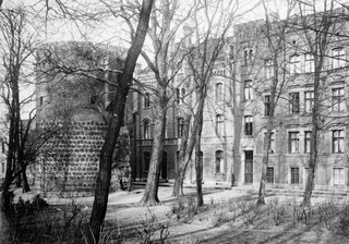 Blutturm mit der alten Bebauung an der Promenadenstraße